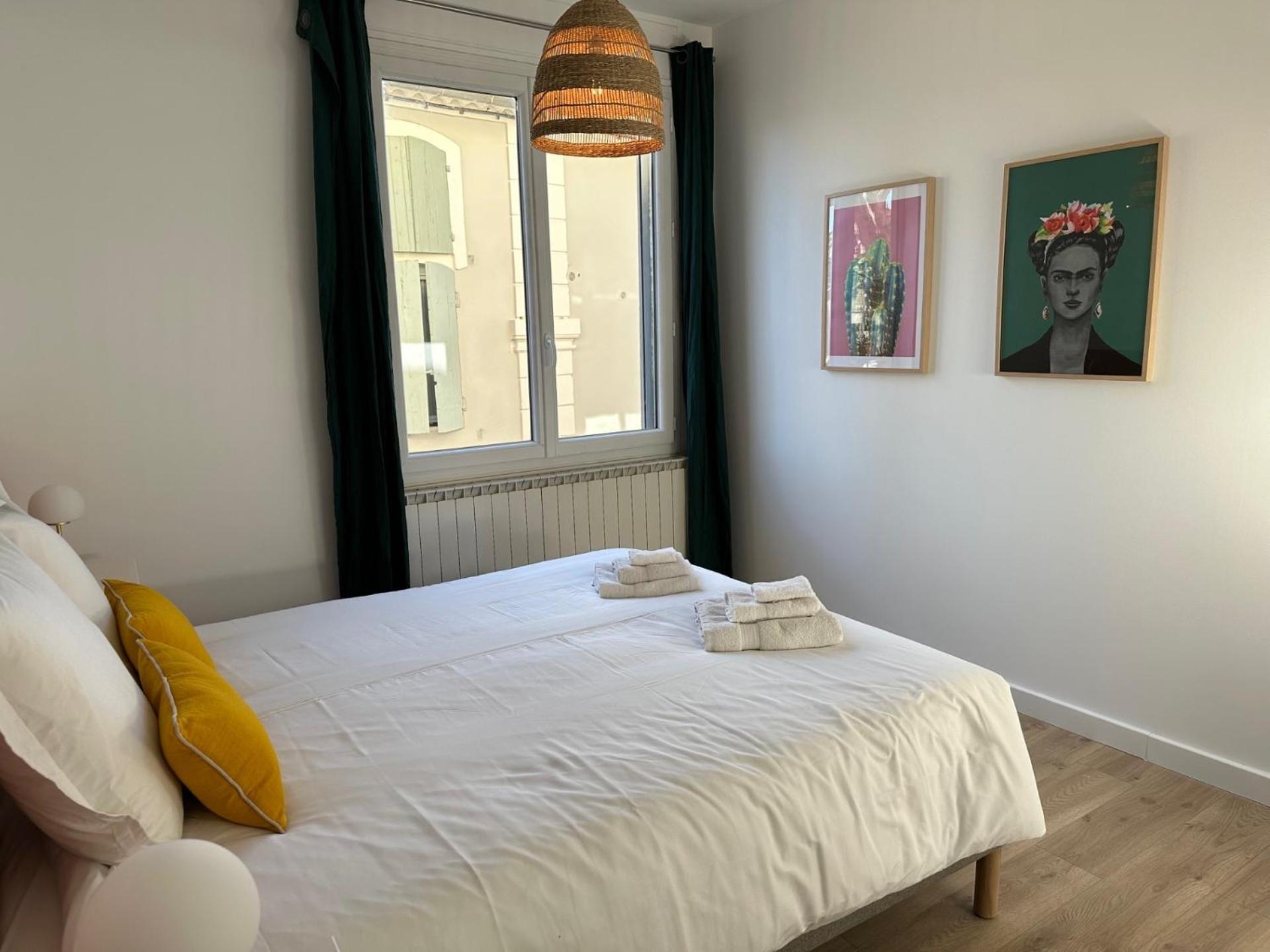 Charmant Appartement 3 Chambres Et Terrasse Eyragues Ngoại thất bức ảnh