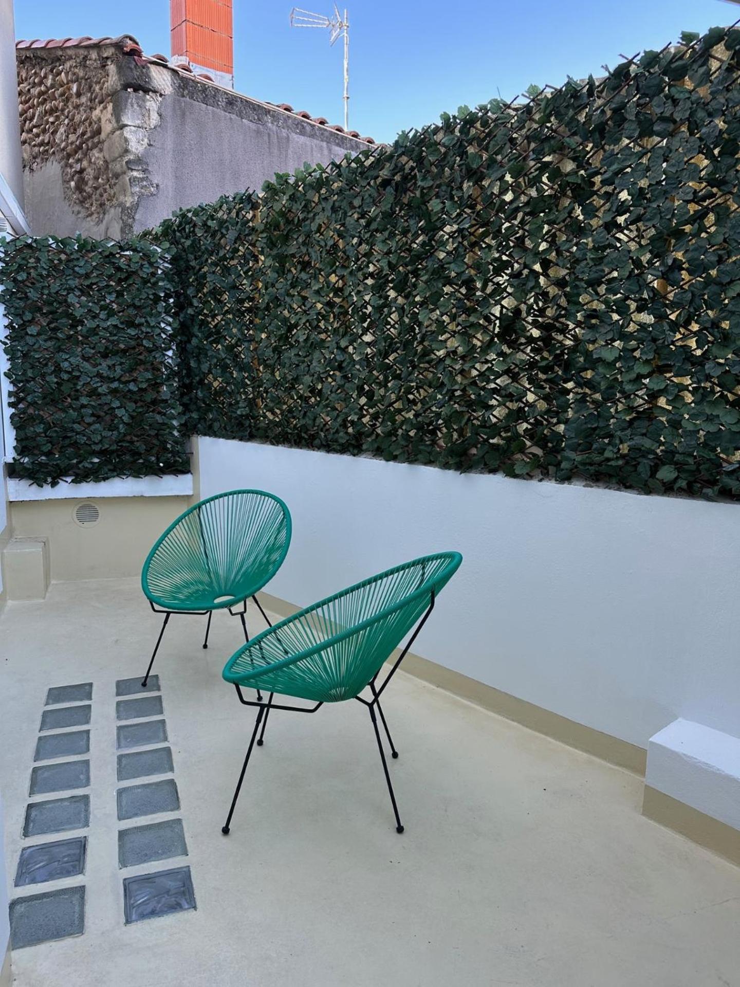 Charmant Appartement 3 Chambres Et Terrasse Eyragues Ngoại thất bức ảnh